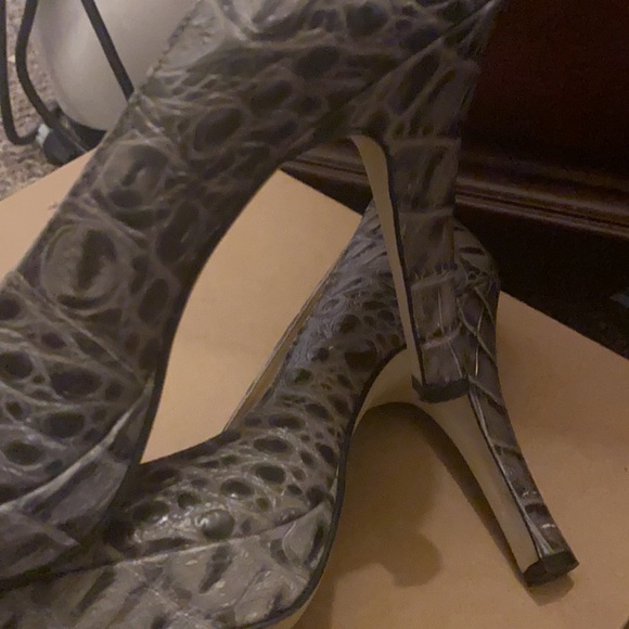 Gray Patterned Pumps *worn once* - Picture 2 of 6